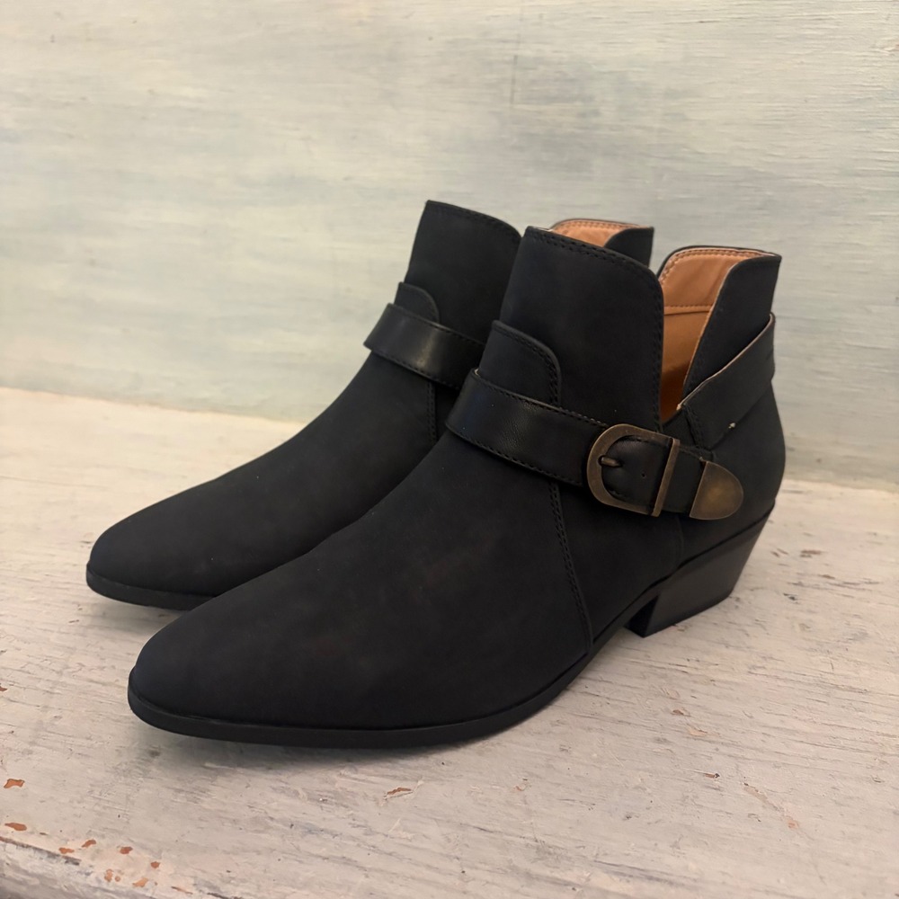 Wonderly Faux Suede "Fonda" Black Ankle Boot Booties‎ Size 10M Good Condition